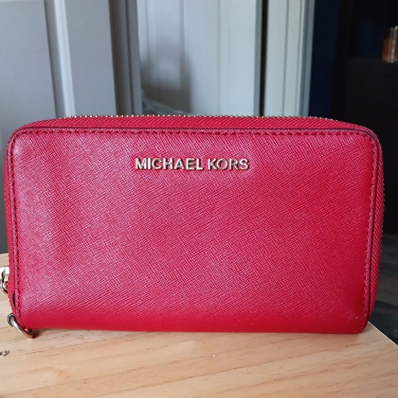 Michael Kors Red Saffiano Accordian Wallet Pre-Loved Very Good Condition - Picture 1 of 10